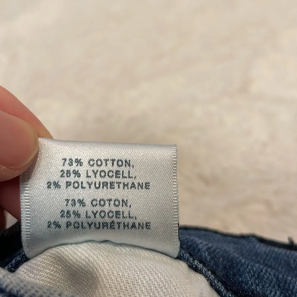 J Brand- Alana High-Rise Crop Ankle Jeans in Fix Up Destruct Wash- Size 26 - Image 12