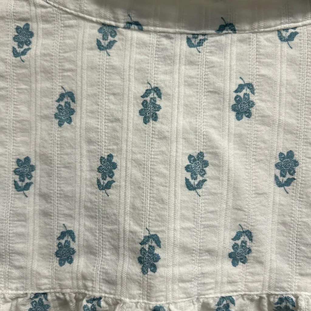 Women's White and Blue Patterned Button Down Shirt Size L - Image 4