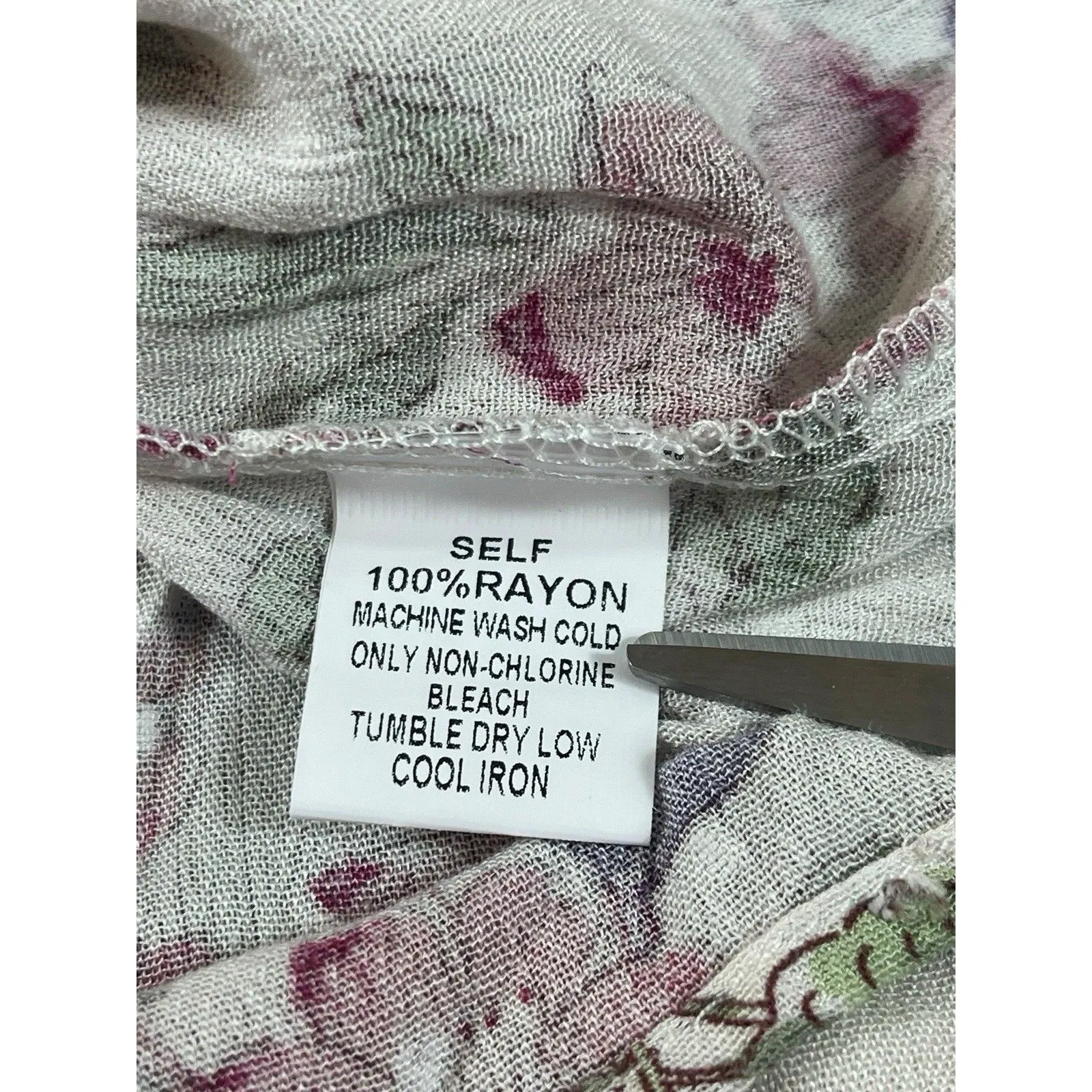 Paper Moon 1X Floral Blouse White Pink Purple Green Rayon Peasant feminine Top - Image 7