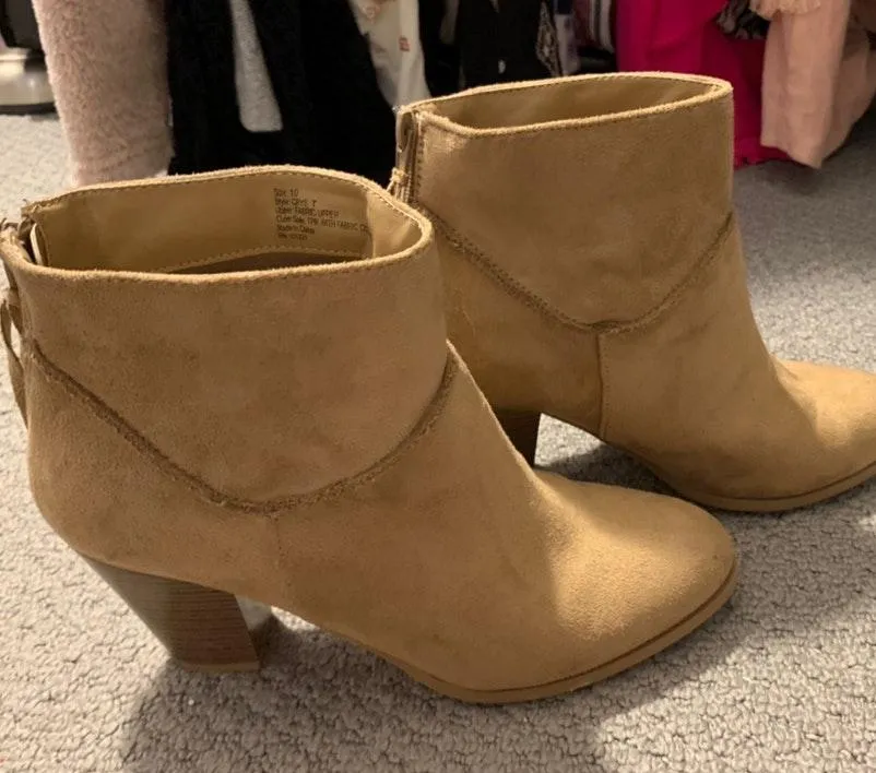 Charlotte Russe Suede Booties - Image 4