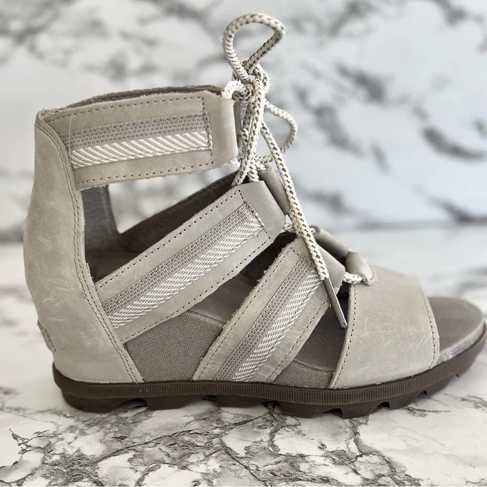 Sorel Joanie II Women’s Sandals Grey Lace Up Wedge 9.5 Walking Gorpcore Travel - Image 11