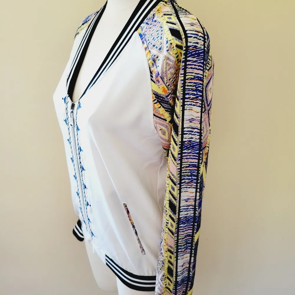 Gimmicks by bke embroidered bomber jacket medium - Image 5