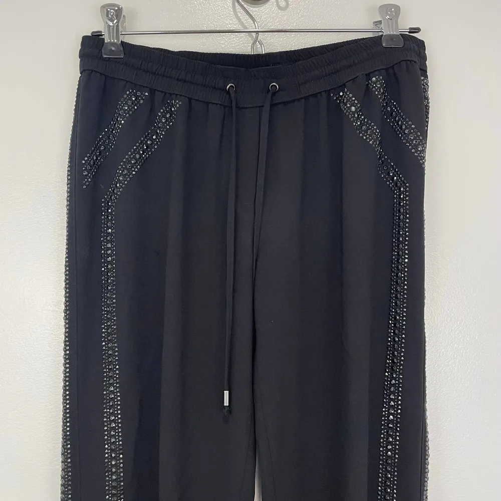 Cache Women's Pants Size 2 Black Embellished Flat Front Pull On Style Slim Pant - Image 2