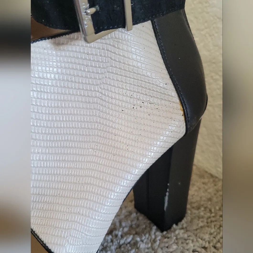 Juicy Couture Chunky Heel 8.5 - Image 4