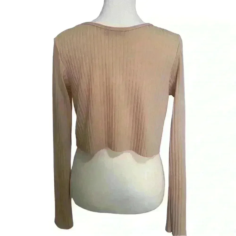 PrettyLittleThing Long Sleeve Rib Raw V Crop Top - Image 5