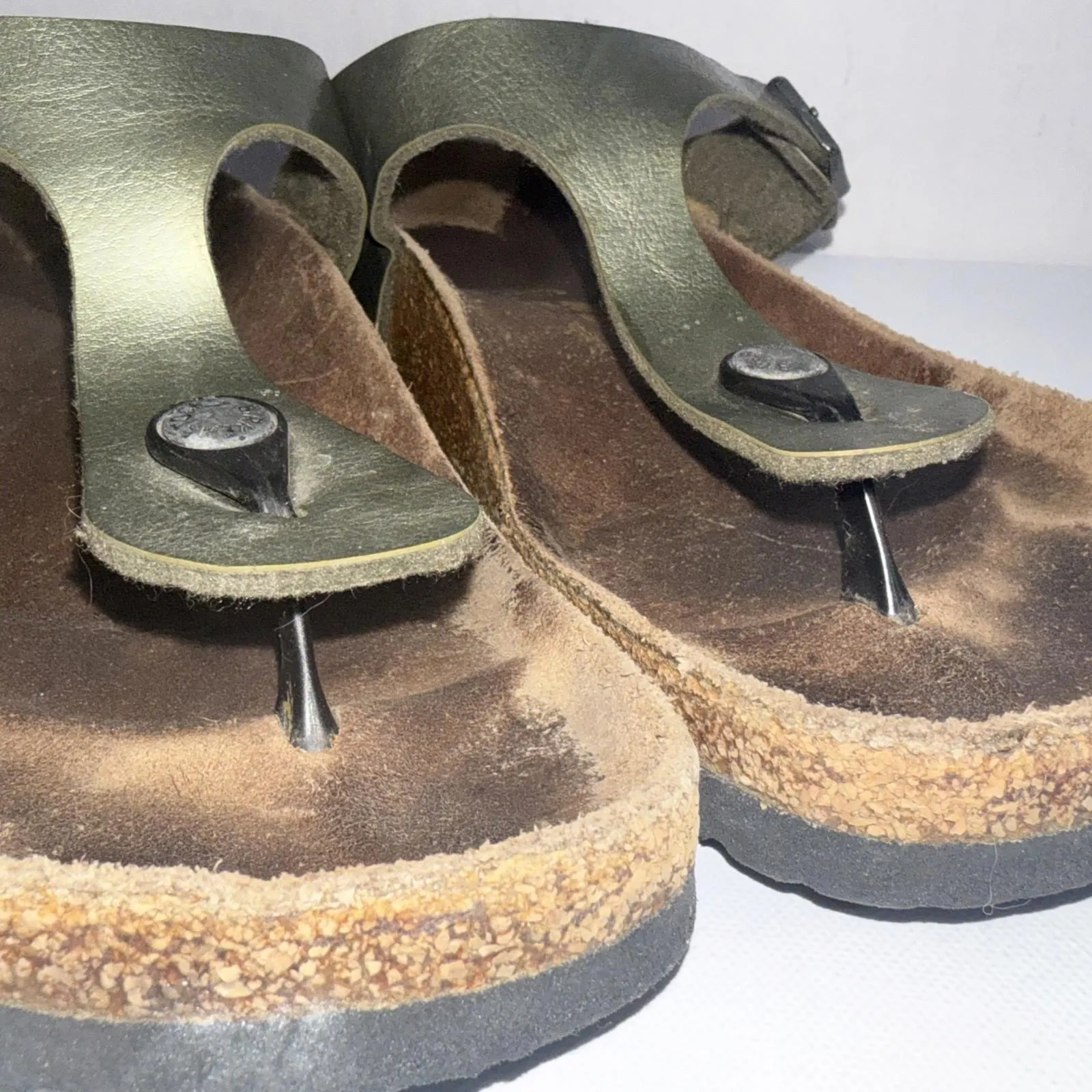 BIRKENSTOCK Gizeh Green Metallic Gorpcore Boho Thong Sandals Size 40 - Image 4
