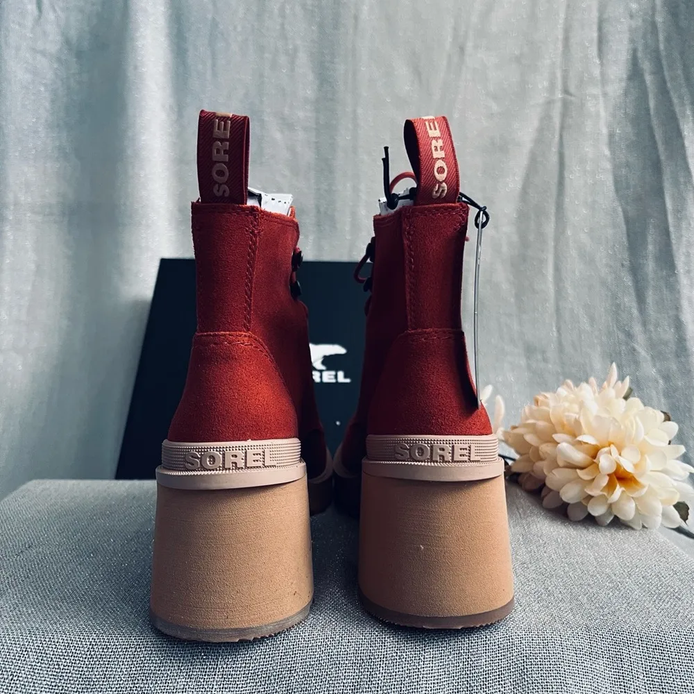 Sorel Hi-Line Lace Heel Boots size 7.5 - Image 4