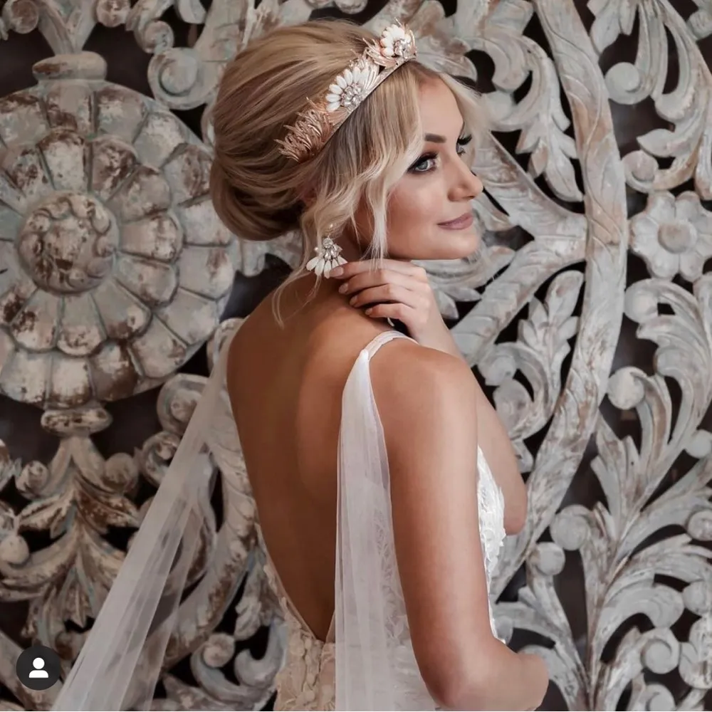 Gold bridal crown and matching earrings - Image 3