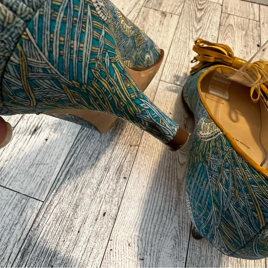 Butter Shoes Peacock Leather Bow Detail Kitten Heel Dress Up Pumps Size 7.5AA Blue - Image 8