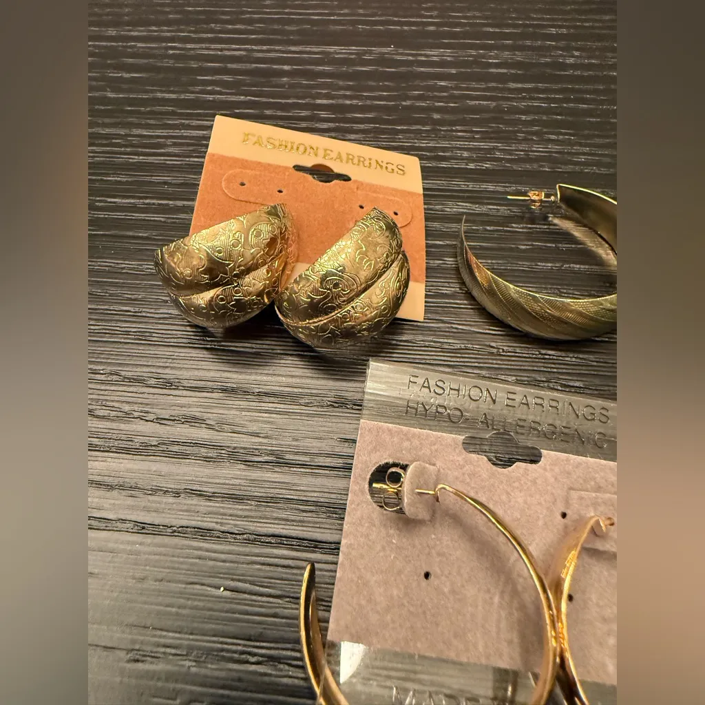 NEW Bundle of (5) Gold Chunky Earrings Gold Costume Jewelry Earrings Hoops - Image 3