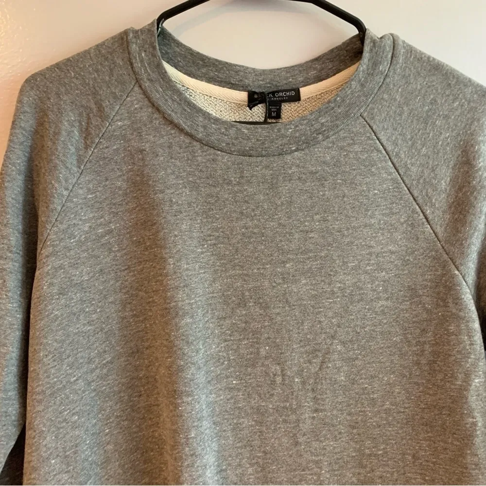 NWT Black Orchid Grey Ruffled Raw Hem Pullover Sweatshirt Size M - Image 4