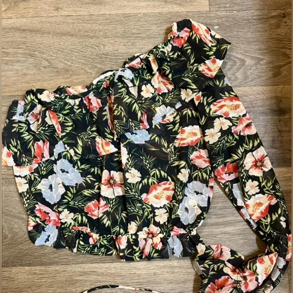 COPY - Tularosa - Elinor One Shoulder Top in Cicely Floral - Women’s size Small - Image 3