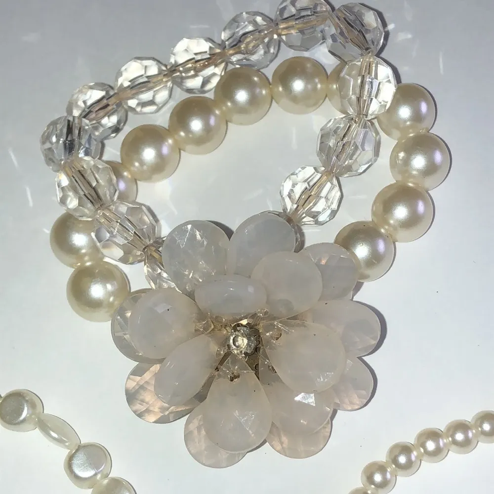 Lot of 4 Chunky Flower Retro Beaded Boho Faux Pearl Stretchy Bracelets White - Image 10