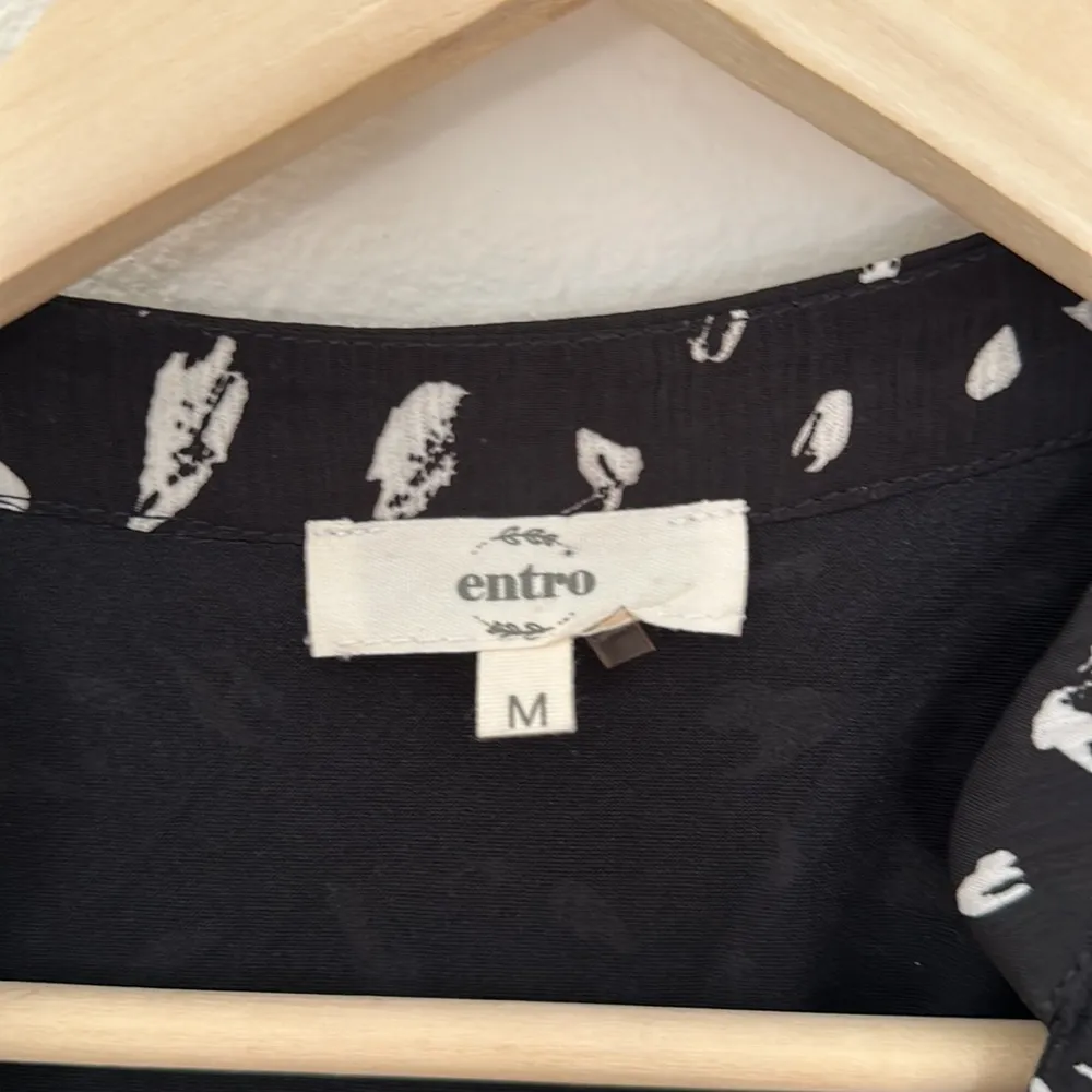 Entro long sleeve dress size M - Image 3