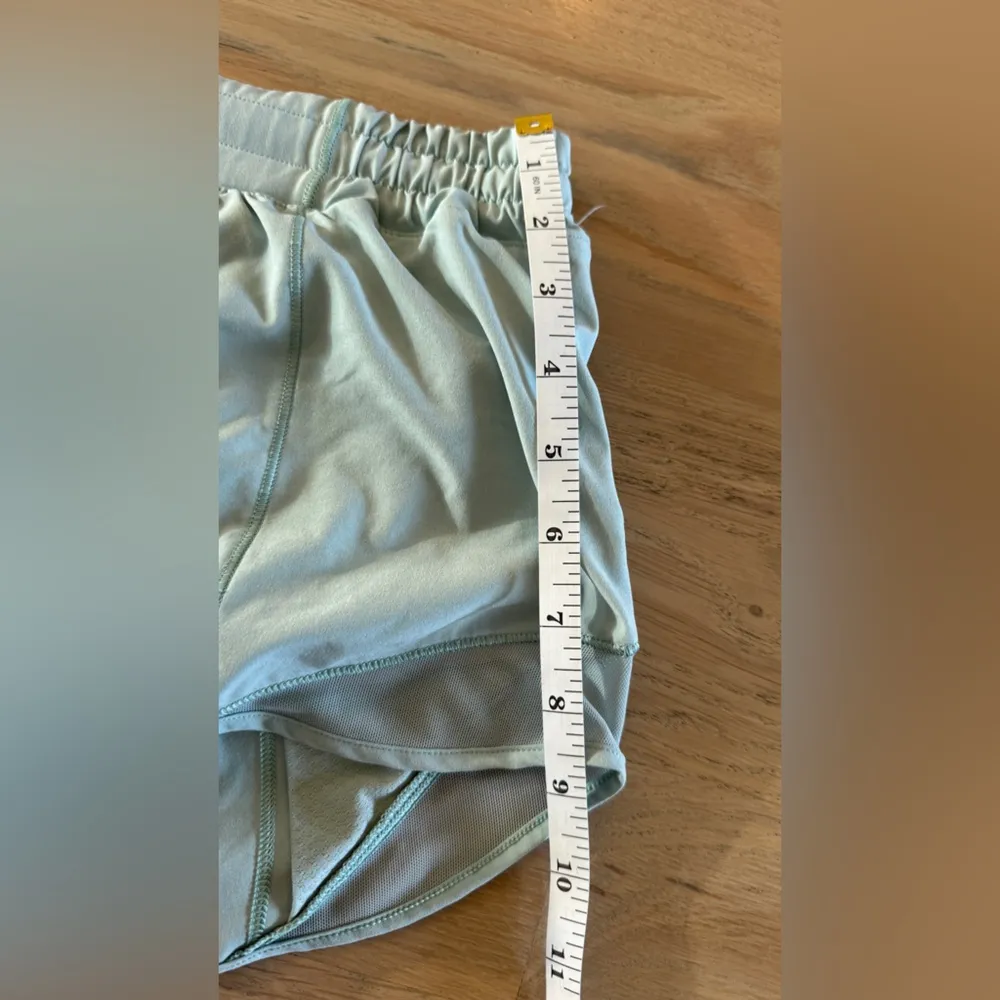 Lululemon Hotty Hot Short II *2.5" Breezy size 14 - Image 10