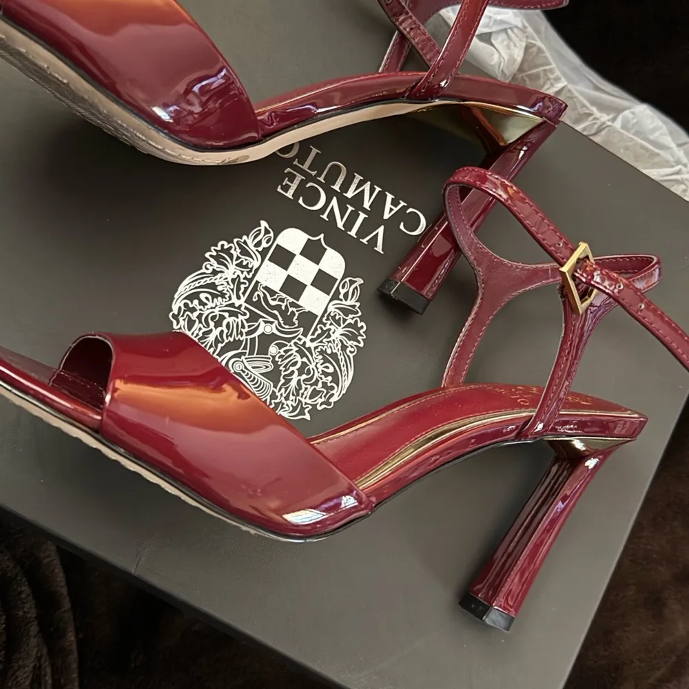Vince Camuto “Lilah” Women's Wine Red Open-Toe Heels - Image 4