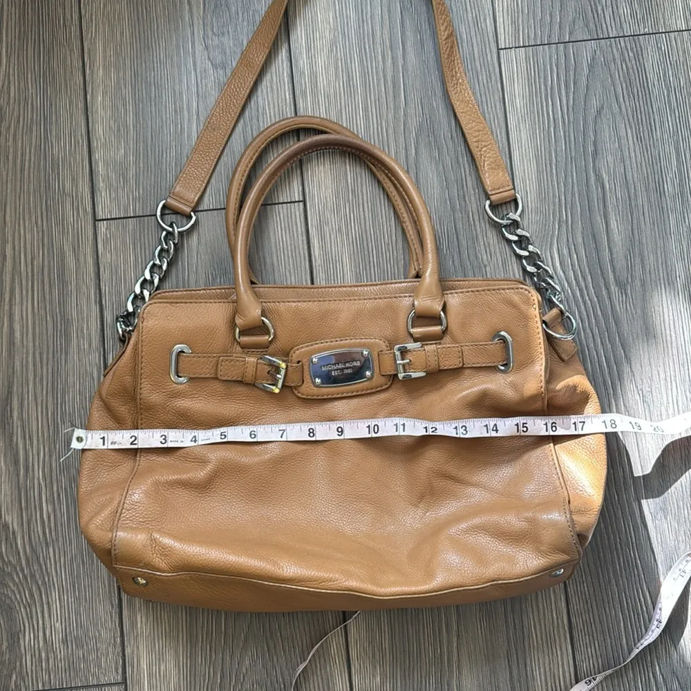 Michael Kors XL Hamilton Crossbody satchel Handbag tan pebble Leather chain - Image 13