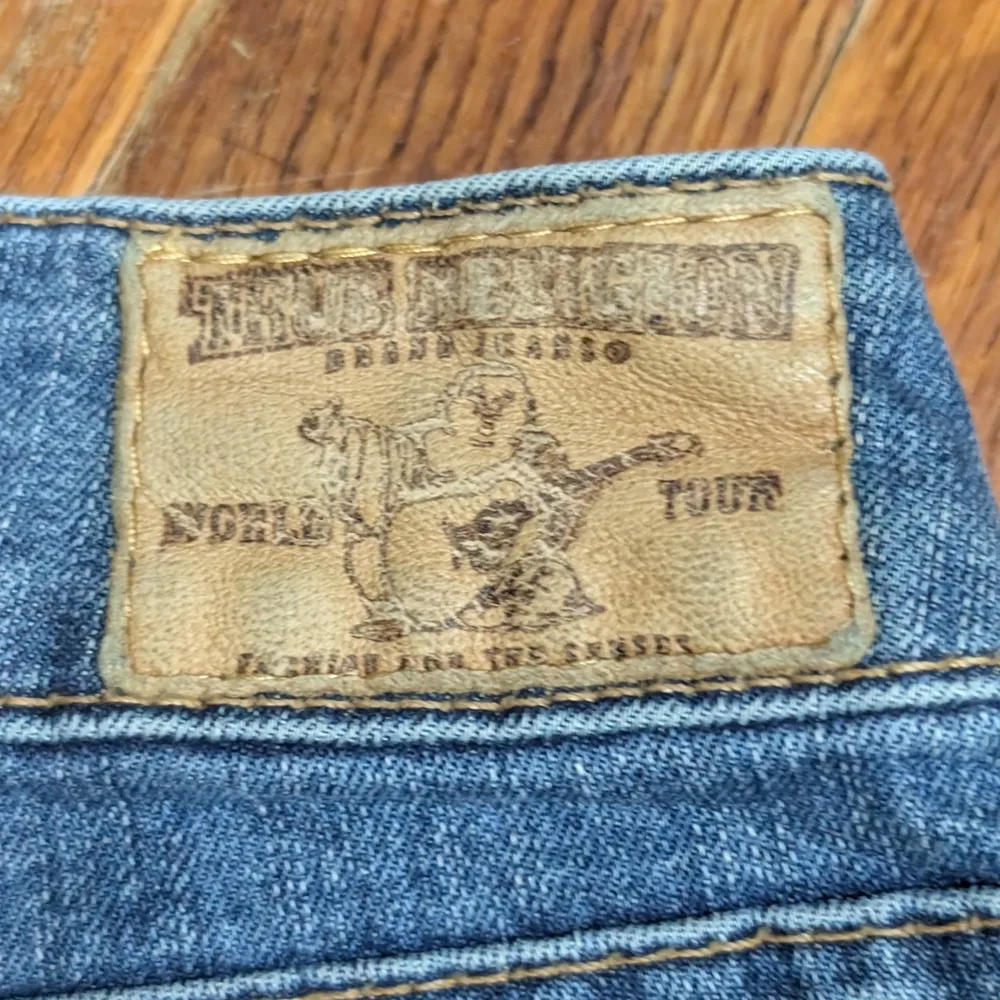 True Religion Copped Women's Jeans Blue Distressed Size 29 - Image 6