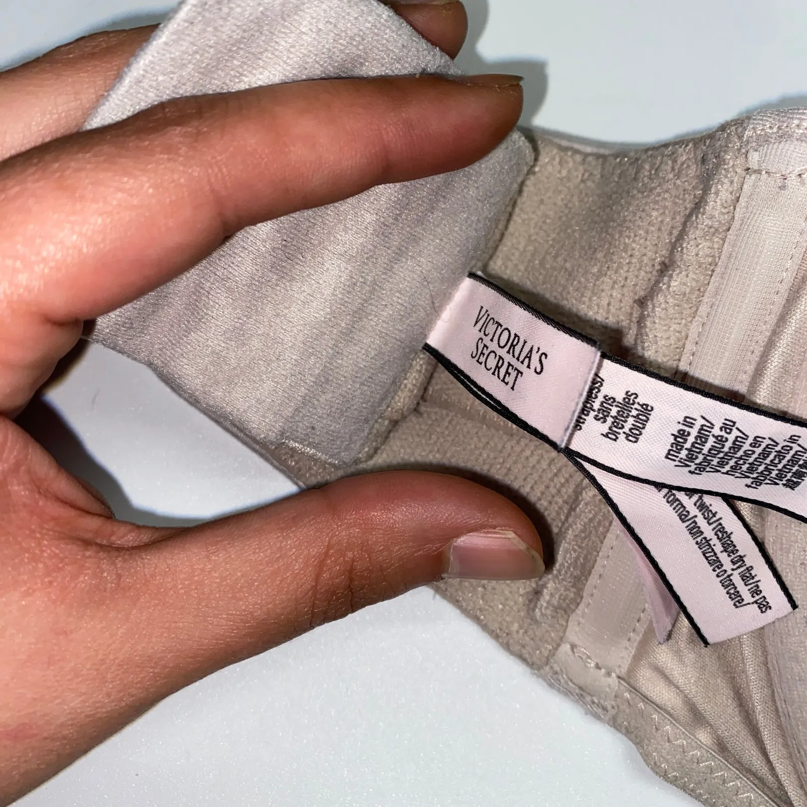 Body By Victoria Victoria's Secret Cream Lined Strapless Bra Women's Size 38DD - Image 7