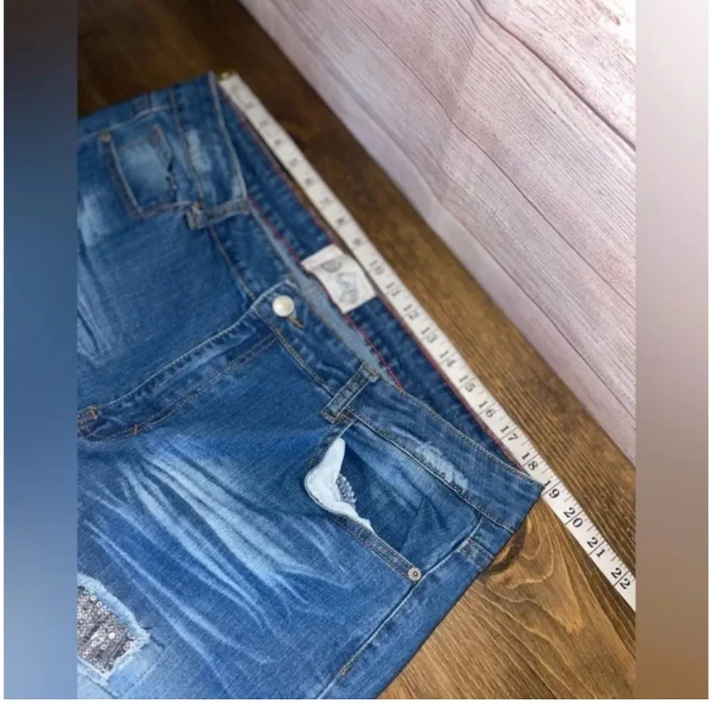 L & B Creations Silver Sequin Patch Boyfriend Skinny Jean - Size 20 denim Blue - Image 9