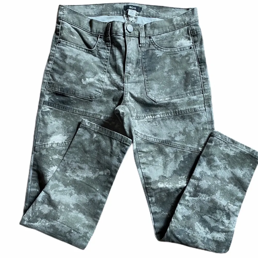 Urban Outfitters BDG camo pants jeans skinny‎ leg ankle zip size 28 - Image 8