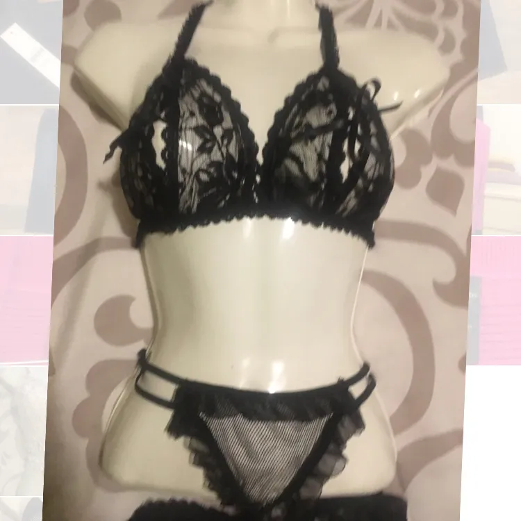 NWOT Sexy Lace peek a boo bra and garter belt one size Black Size M - Image 8