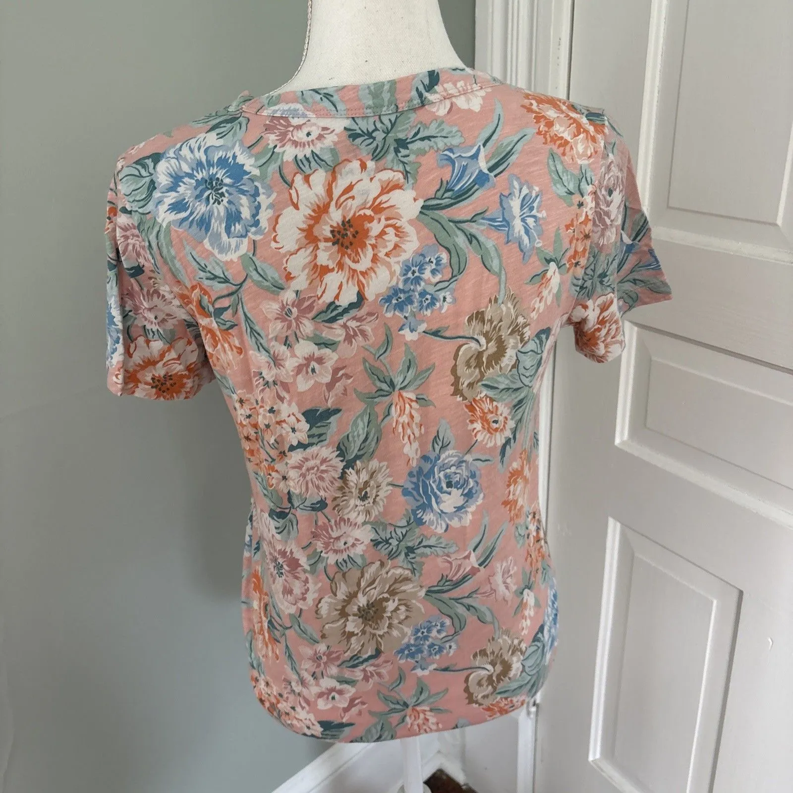 Loft Women's Vintage Soft Short-Sleeve T-Shirt, Peach Pink Flowers Small - Image 2