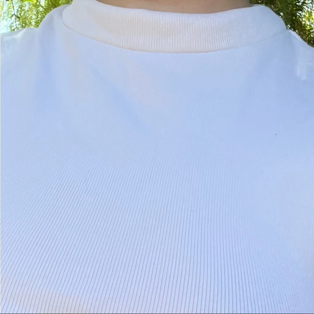 Sleeveless cream colored Turtleneck Top - Image 4