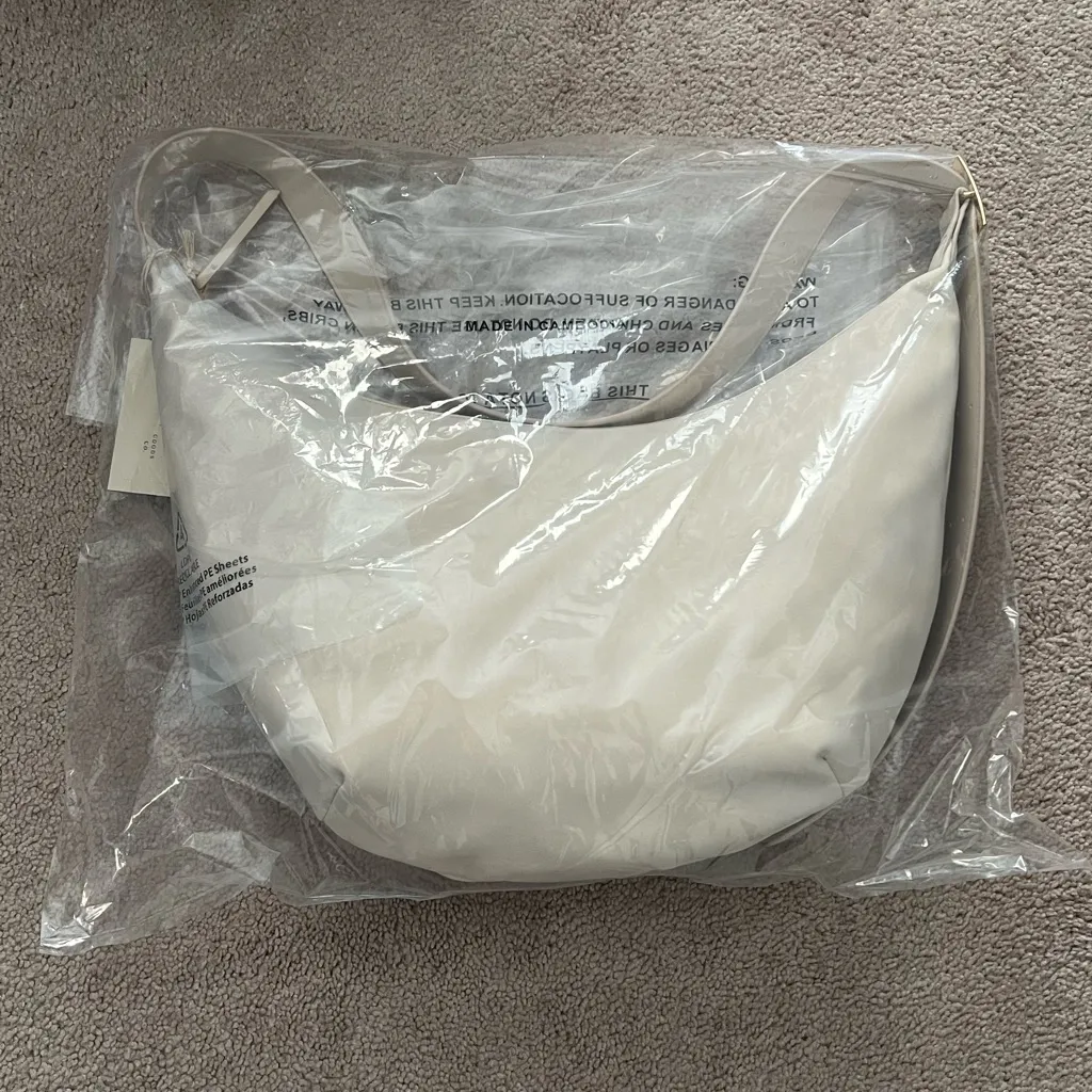 Cream Shoulder Bag NWT Universal Thread - Image 2