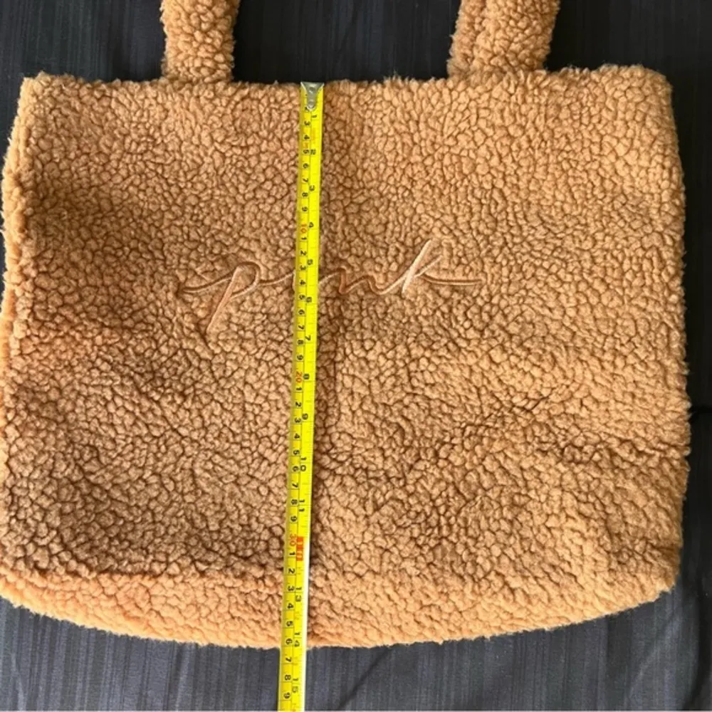 PINK VS Tan Sherpa Tote Bag - Image 3