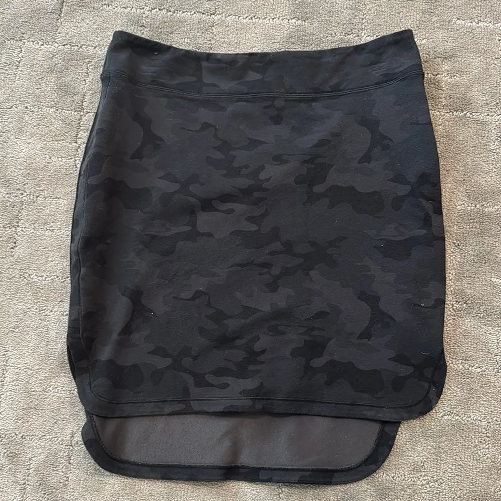 Lululemon stretchy fit skirt women’s medium - Image 2