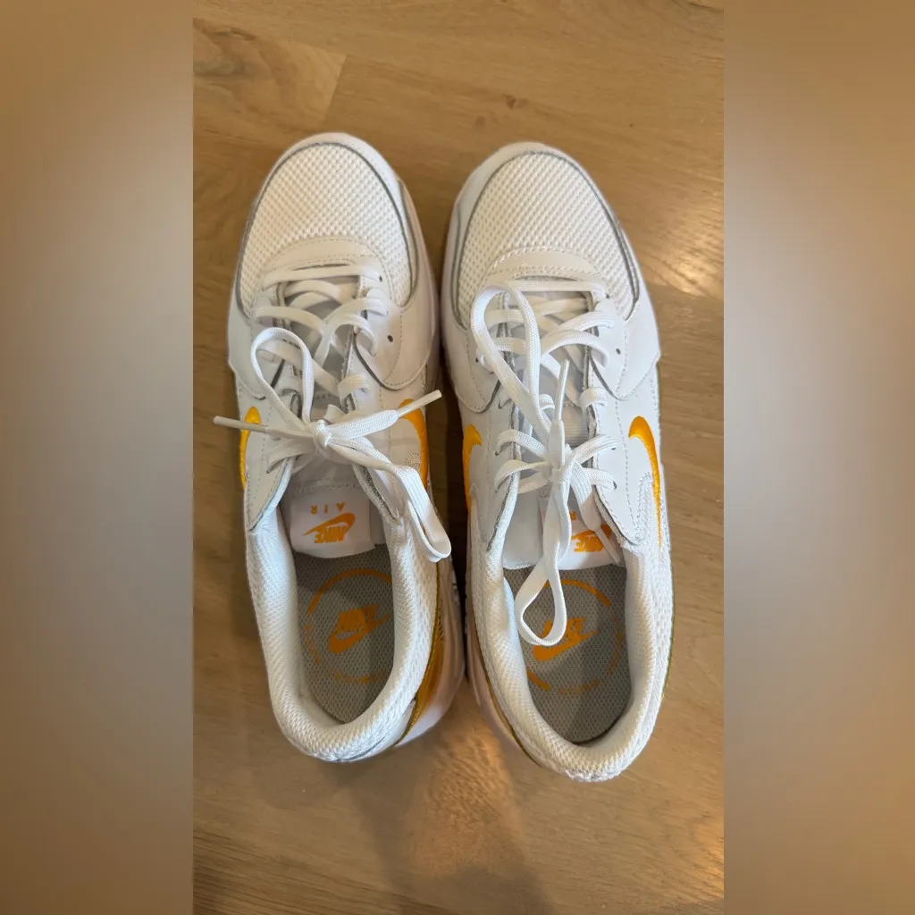 Nike Air Max Excee White University Gold size 9.5 NIB - Image 3