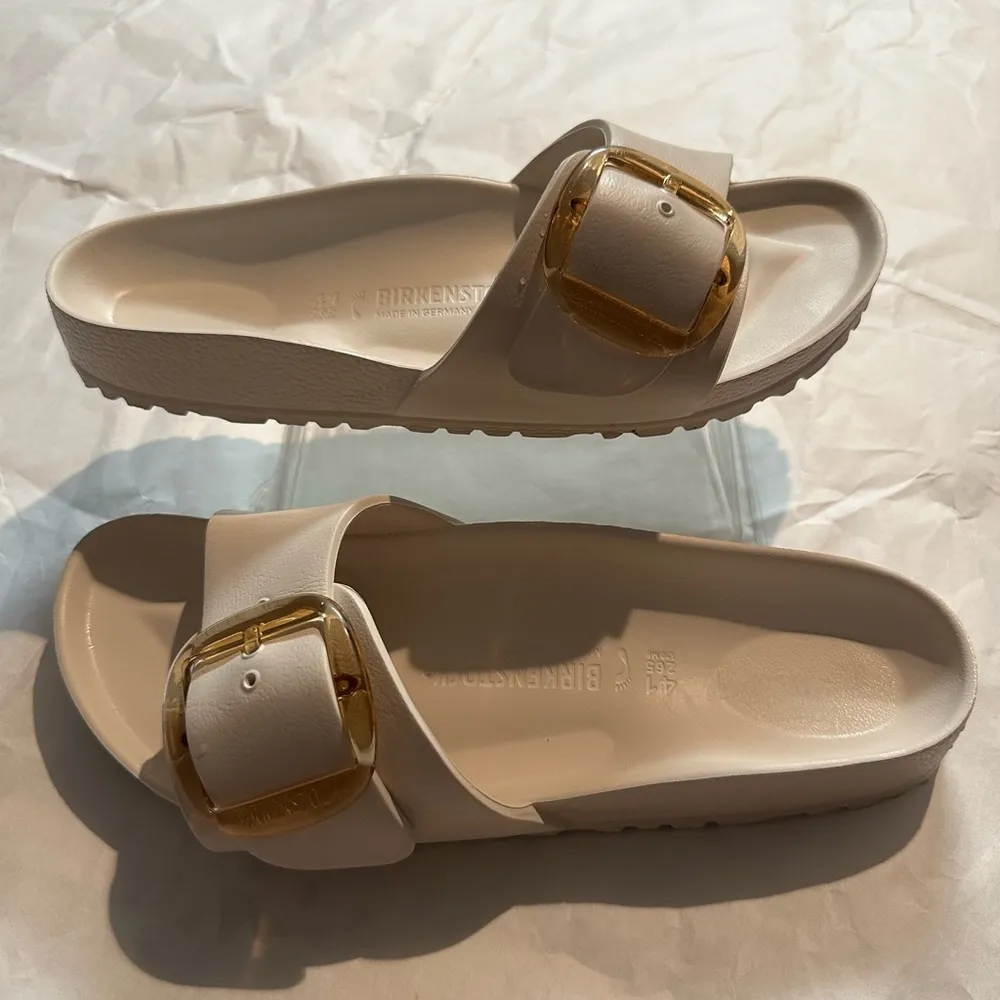 Birkenstock White Sandals with Gold Buckle - Image 4