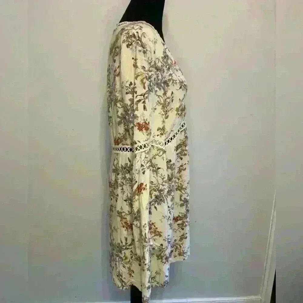 WAYF Revolve Pembrook Swing Dress Beige Floral Crochet Size Medium - Image 4