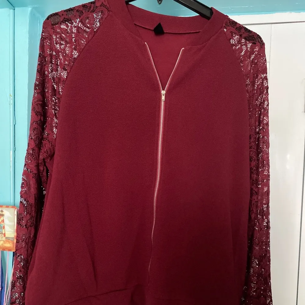 Emily Rose lace sleeves XXL Wine Floral Sleeves Zip Up Jacket NEW - Image 8