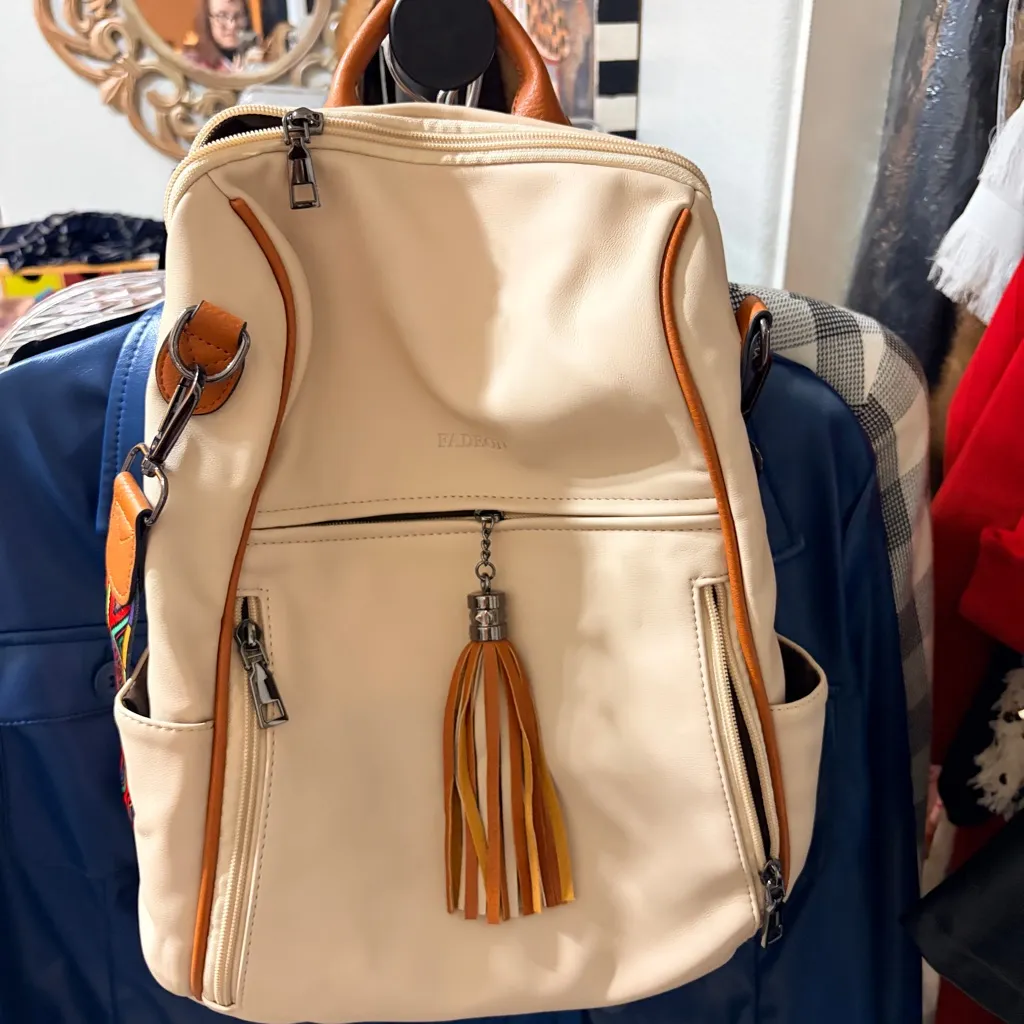 Boutique Cream Vegan Women's Backpack Crossbody Shoulder Strap New with Tags Tan - Image 3