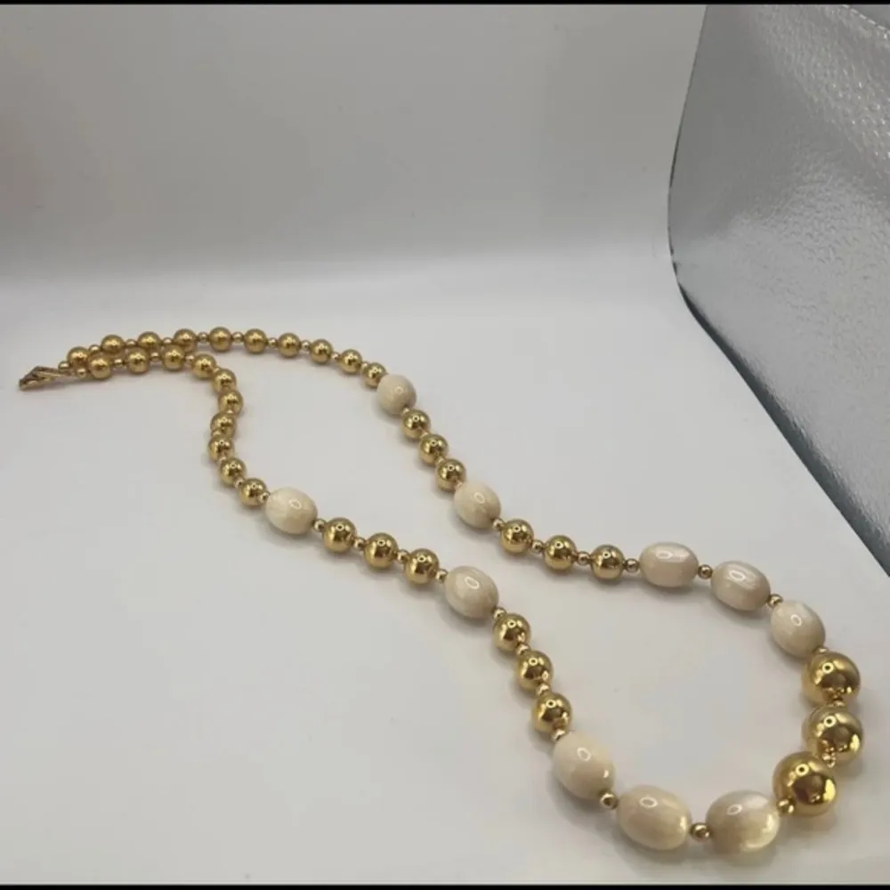 Vintage‎ Napier Ivory And Gold Beaded Statement Necklace White - Image 3