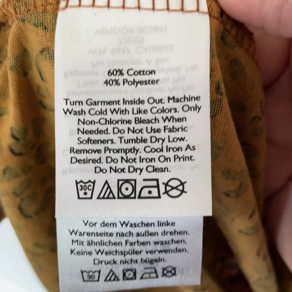 Eddie Bauer Leopard Print Tee Medium - Image 5