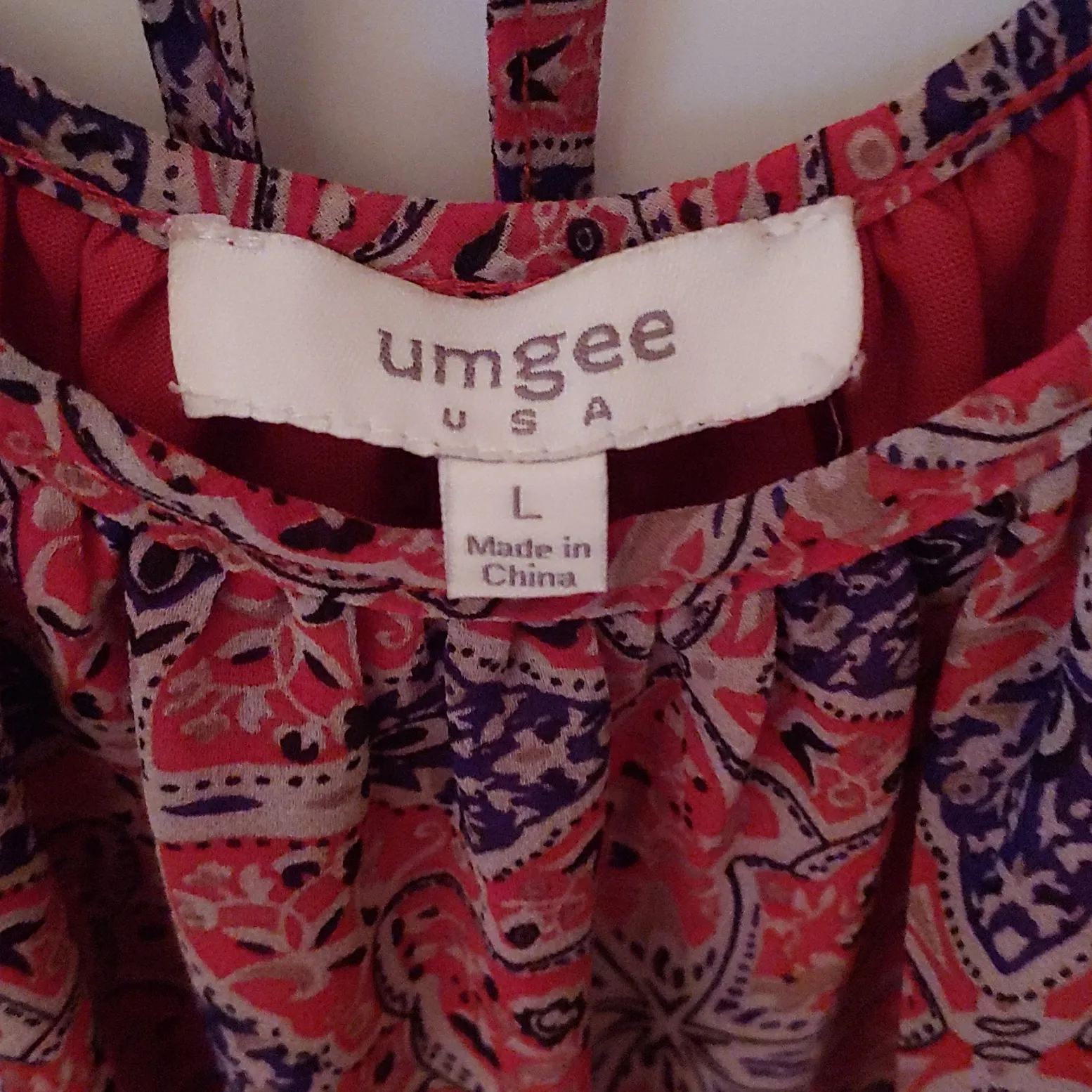 NICE UMGEE SIZE LARGE LADIES COLD SHOLDER TOP - Image 3