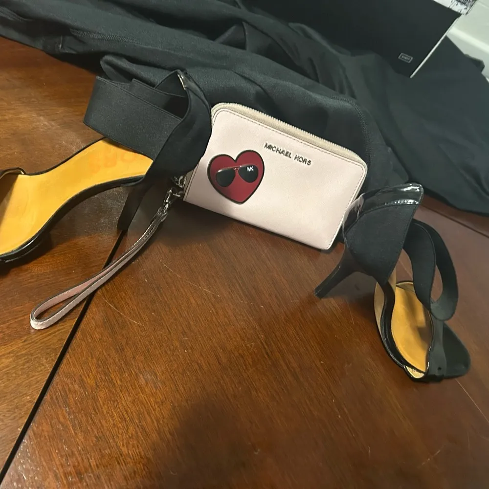 Michael Kors Black Patent Leather Heels 9M/Michael Kors gorgeous wallet-Go KORS! - Image 3