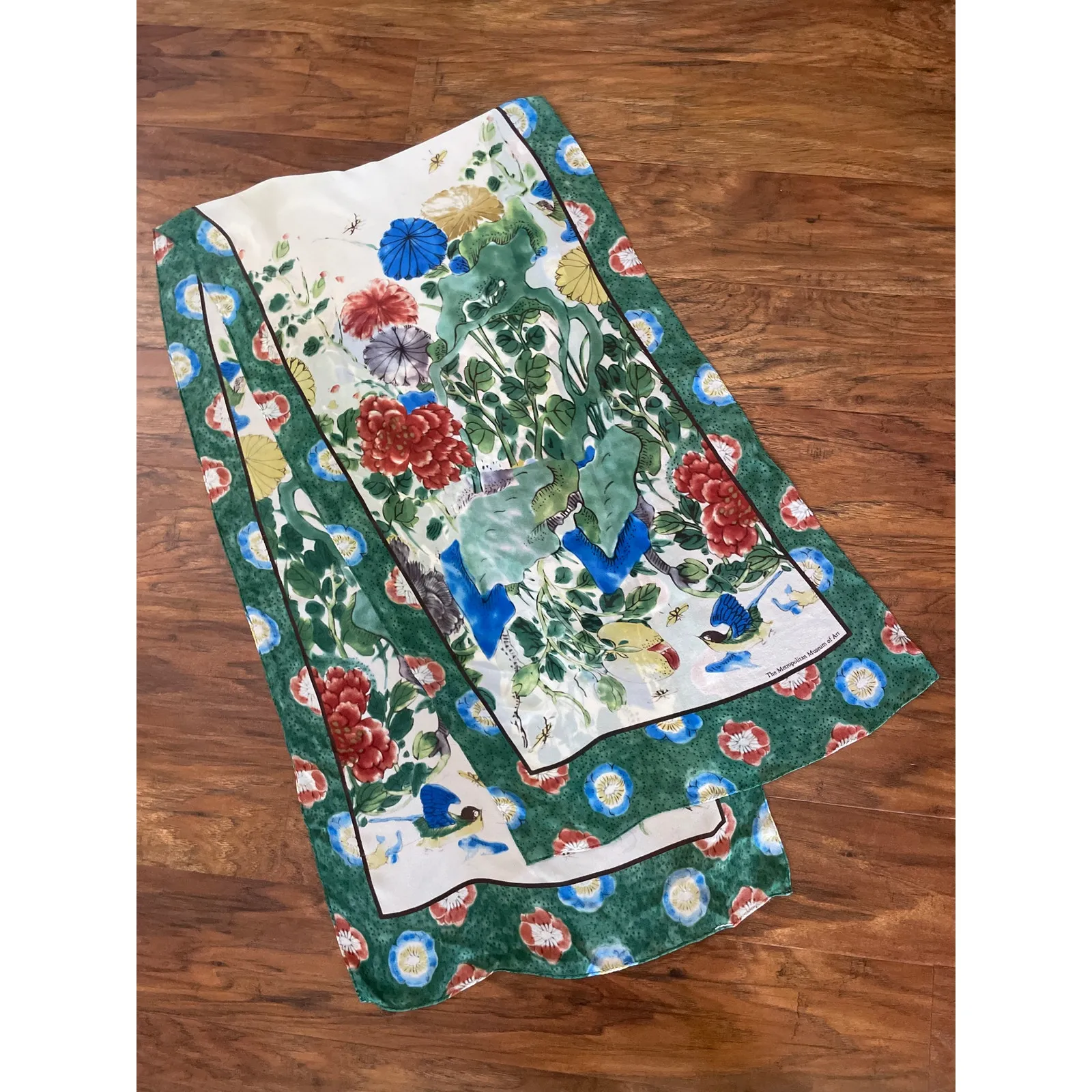 METROPOLITAN MUSEUM of ART Oblong Printed Silk Scarf Hummingbird Bird Floral Green - Image 3