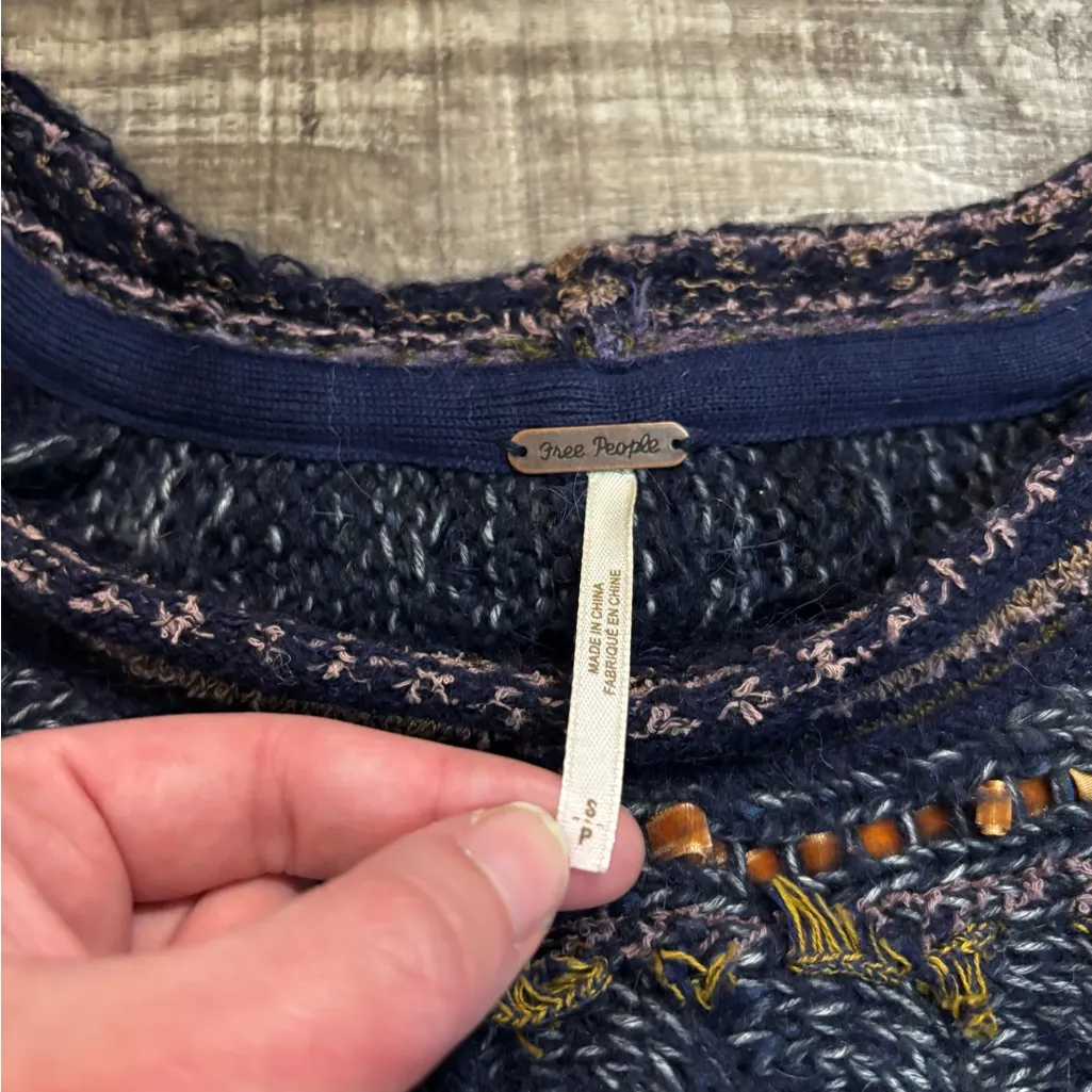 Free People Craft Time Navy Boho split bell sleeve Sweater size Small - Image 5