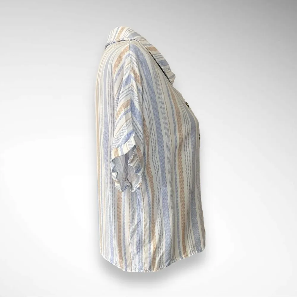 MILK & HONEY White Blue and Tan Short Sleeve Cropped Button Down Shirt | EUC Size L - Image 4