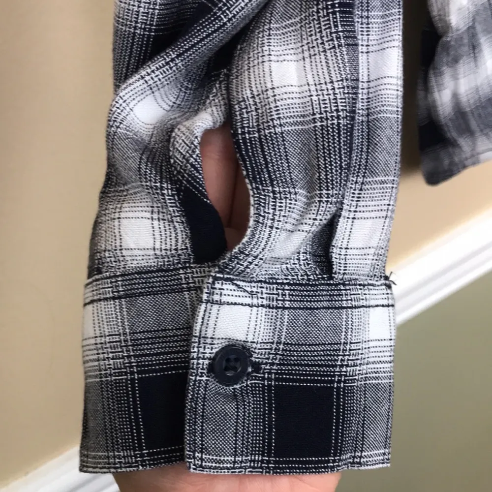 Tommy Hilfiger Women’s Black White Plaid Split Neck Hi-Low Long Sleeve Shirt - Image 5