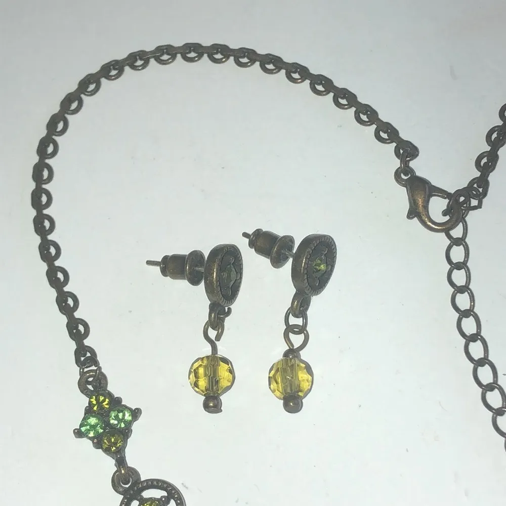 Aged Brass Tone Green Glass Beaded Boho Dainty Necklace Pierced Earrings Set - Image 7