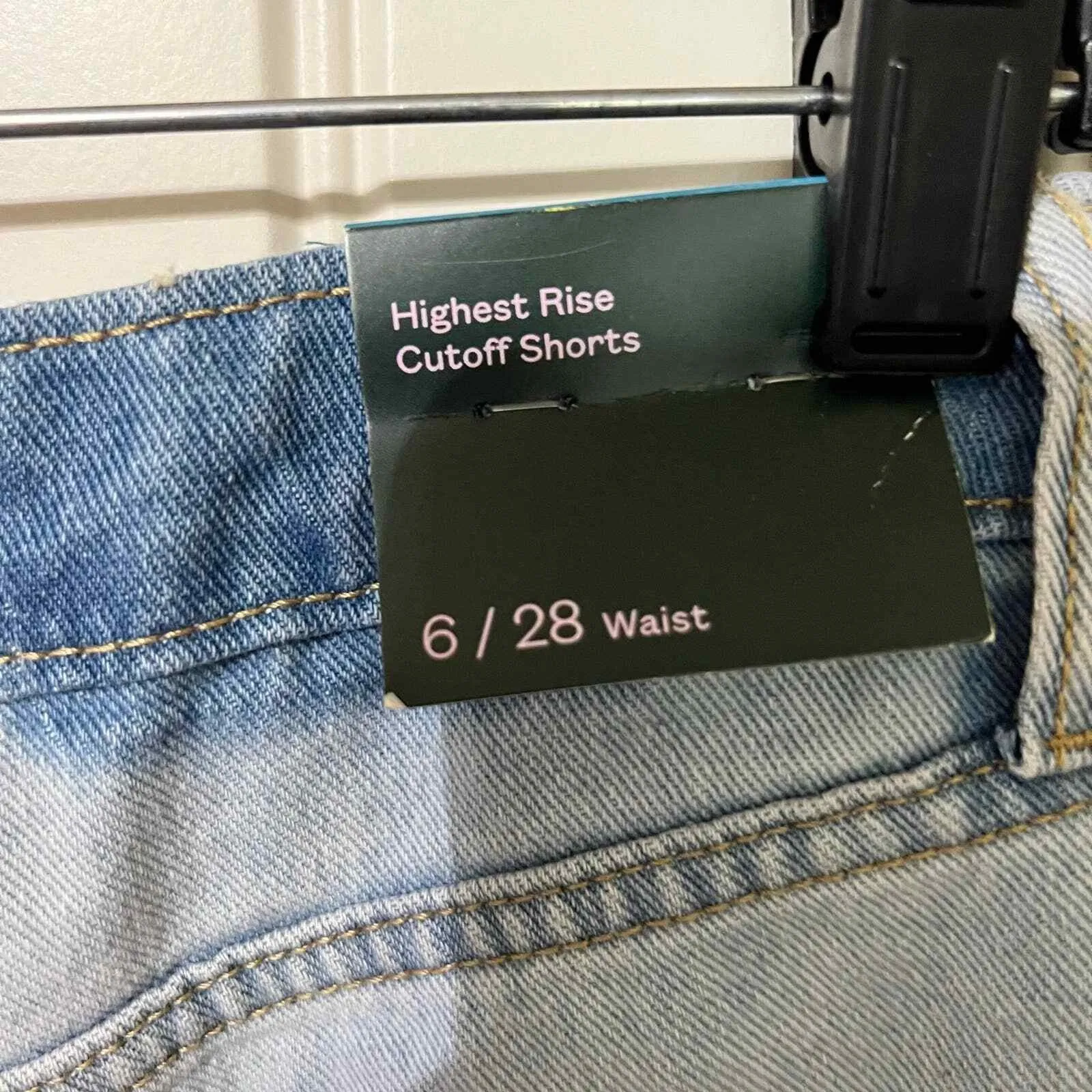 Wild Fable Womens High Rise Cutoff Denim Shorts Size 6 Light Wash‎ Distressed - Image 3