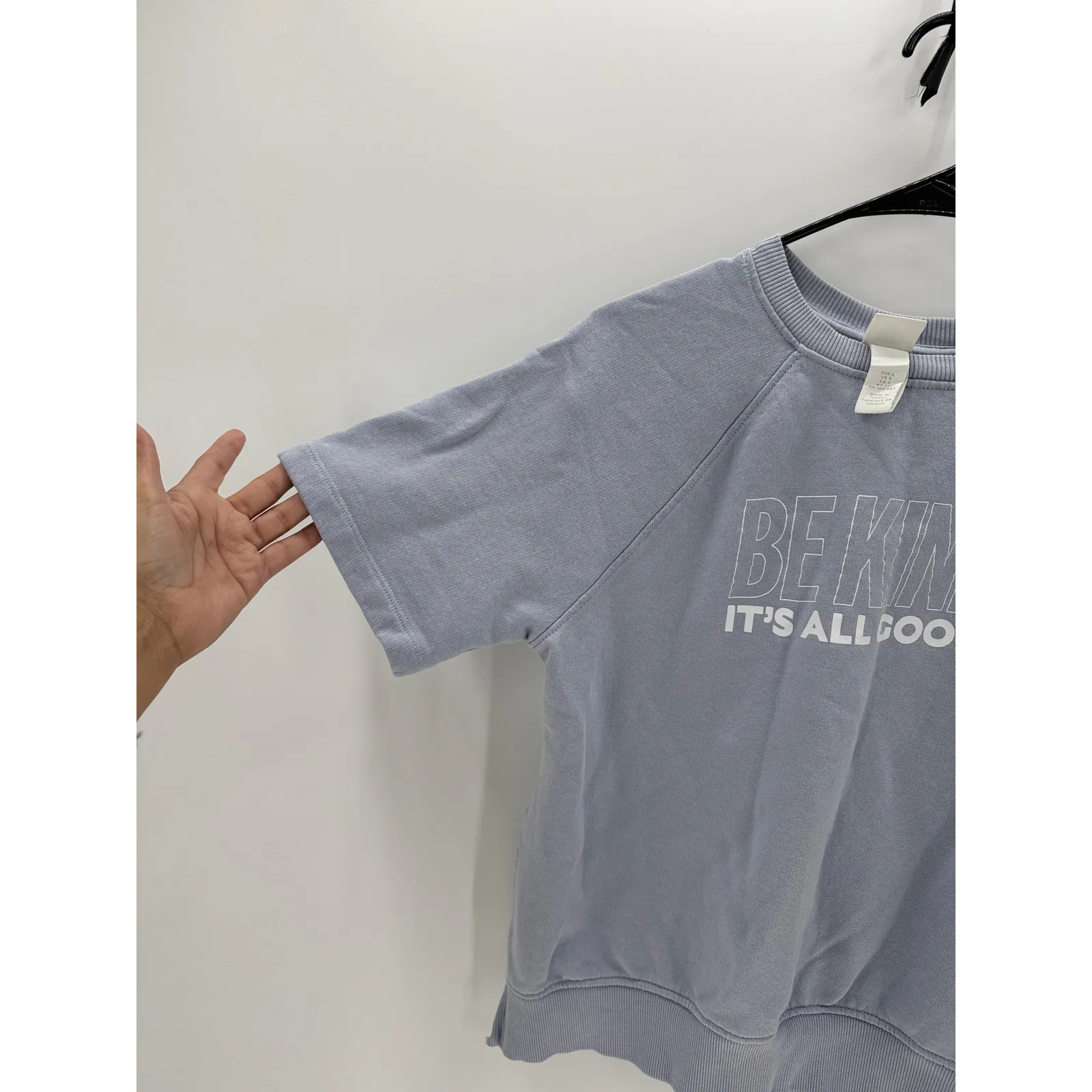 H&M periwinkle blue "Be Kind - It's All Good" short sleeve sweatshirt cotton - Image 7