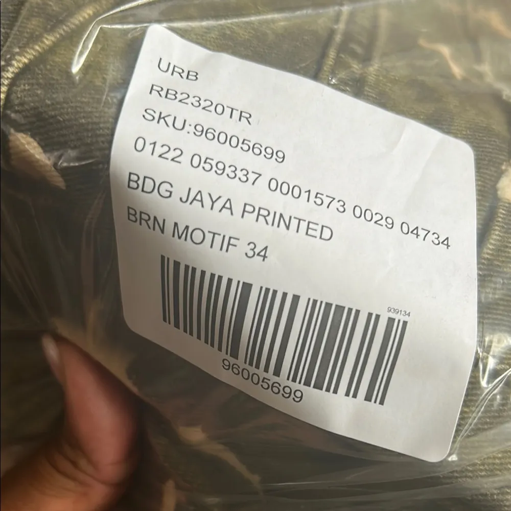 Urban Outfitters BDG Women's l
BDG Jaya Low-Rise Wide-Leg Jeans - Image 6