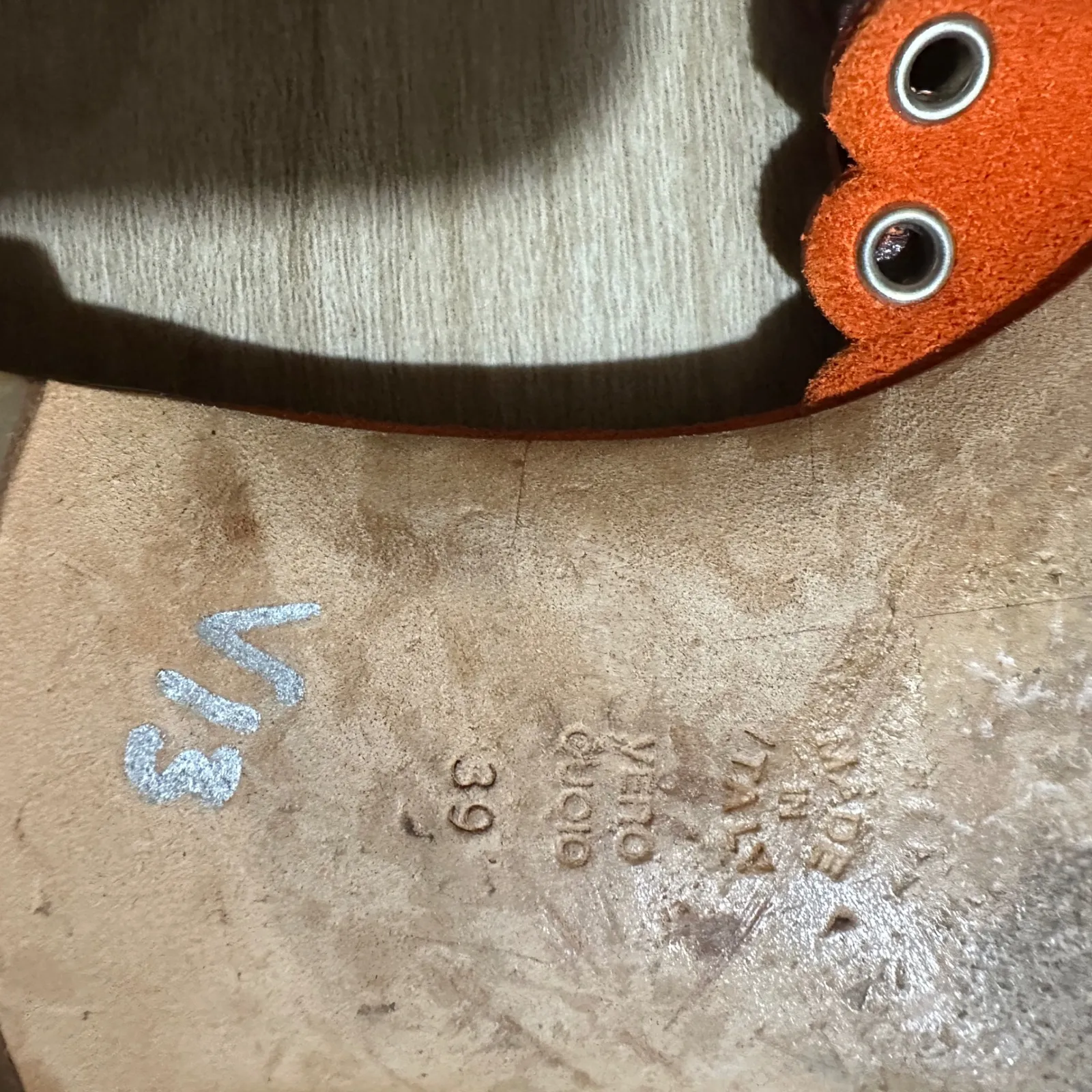 Philosophy di Alberta Ferretti 8 Orange Suede Leather‎ Eyelet Thong Sandals 39 - Image 8