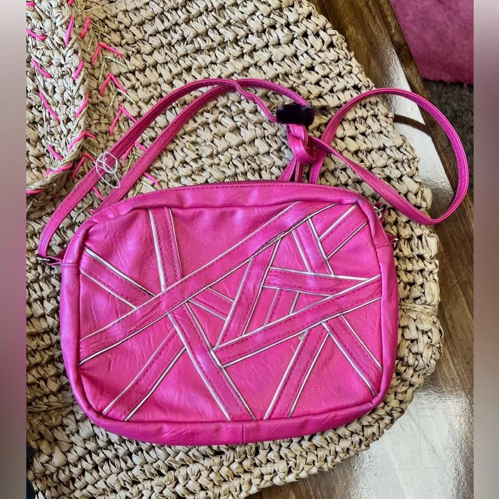 Candie’s Crossbody Vintage Hot Pink Purse - Image 4